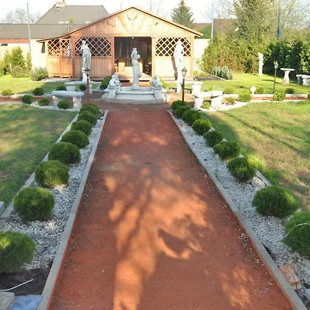 Pod Lwem Inn *